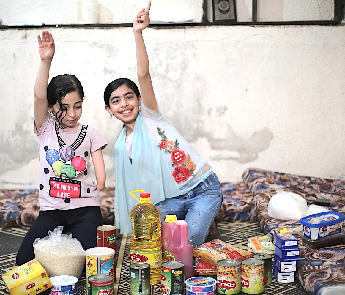 Sarah and her big sister, photo by Sanad Latifa